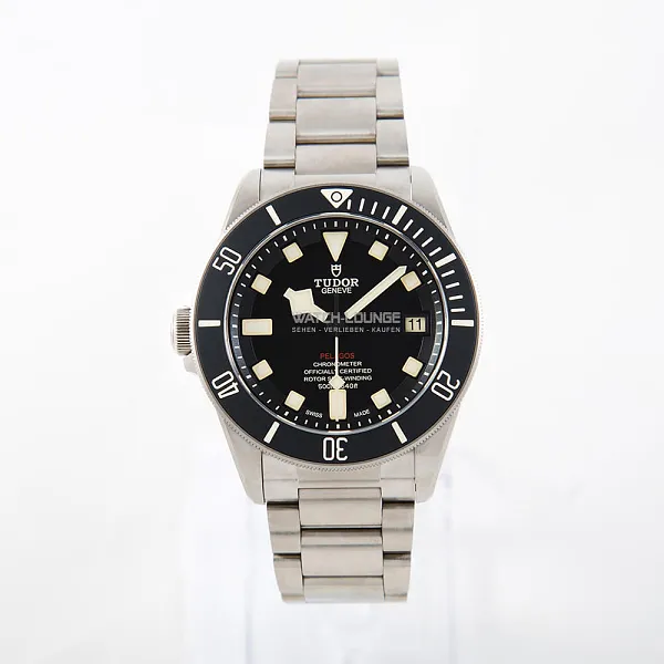 03760_watchlounge_lo.jpg