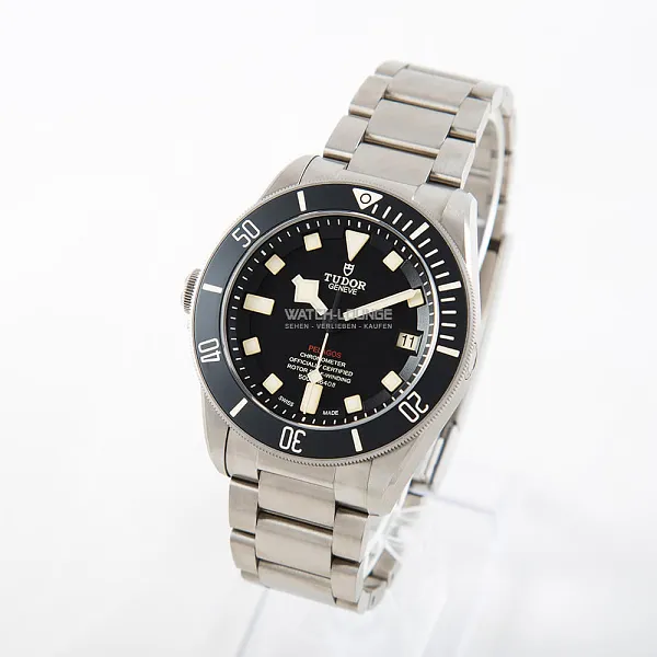 03762_watchlounge_lo.jpg