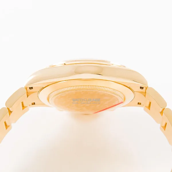 04807_watchlounge_lo_2.jpg