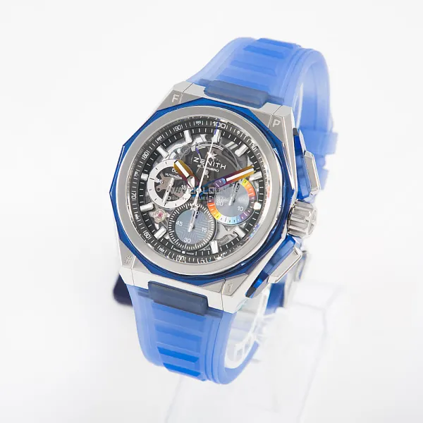 07181_watchlounge_lo.jpg
