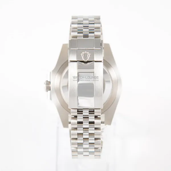 07614_watchlounge_lo.jpg