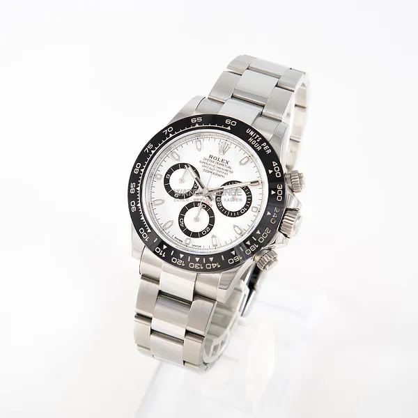07630_watchlounge_lo_1.jpg