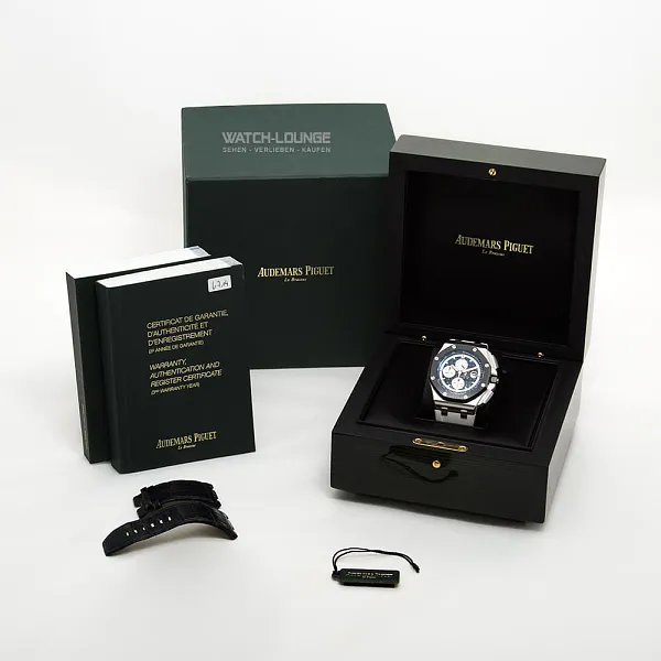 08282_watchlounge_lo.jpg