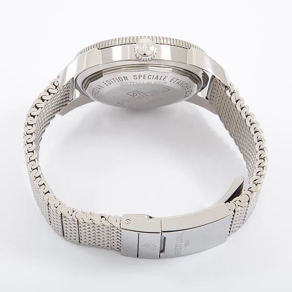 08507_watchlounge_lo.jpg