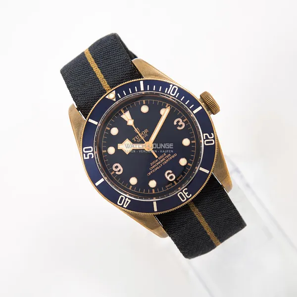 08533_watchlounge_lo.jpg