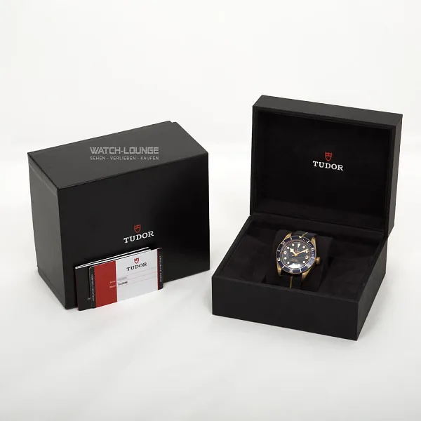 08541_watchlounge_lo.jpg
