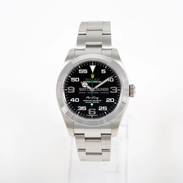 08858_watchlounge_lo.jpg