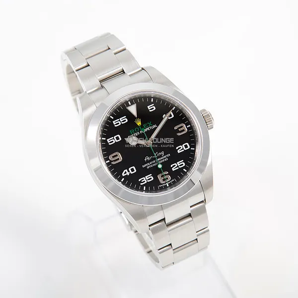 08859_watchlounge_lo.jpg