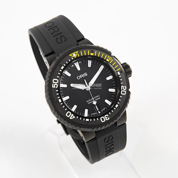 08922_watchlounge_lo.jpg