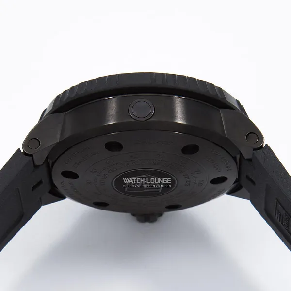 08925_watchlounge_lo.jpg