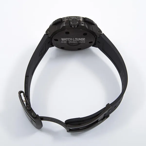 08926_watchlounge_lo.jpg