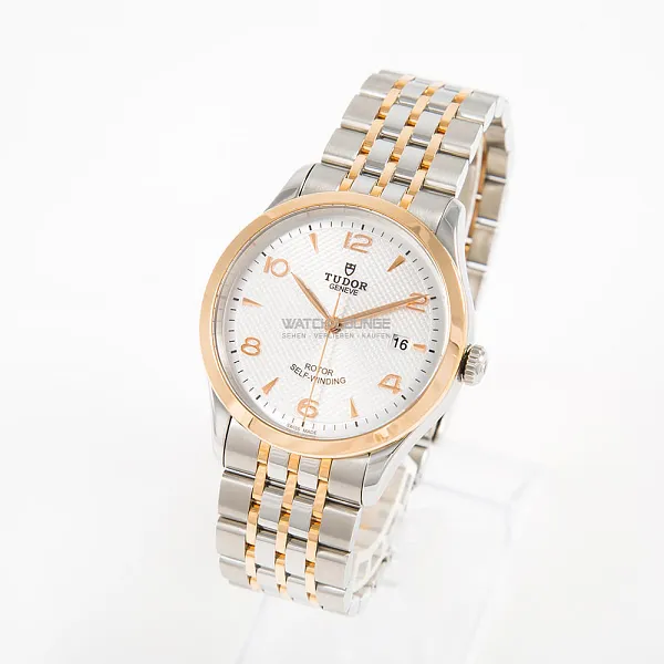 09724_watchlounge_lo.jpg