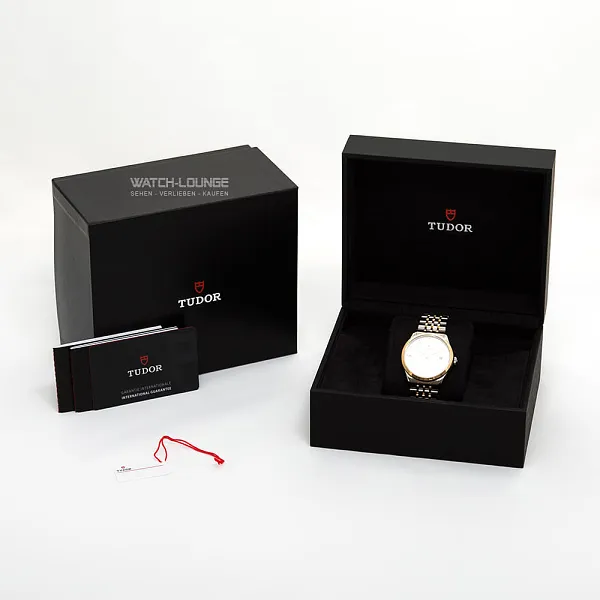 09729_watchlounge_lo.jpg