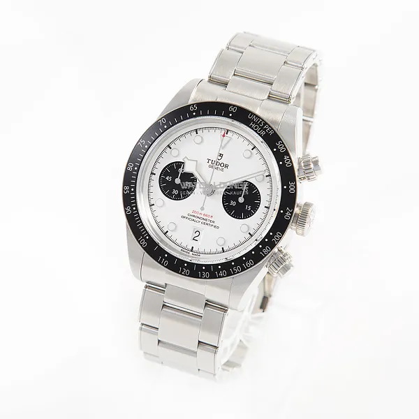 09928_watchlounge_lo.jpg