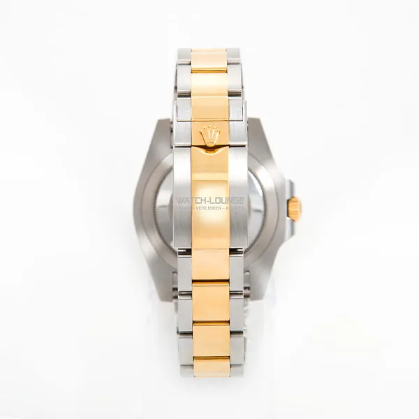 11690_watchlounge_lo.jpg