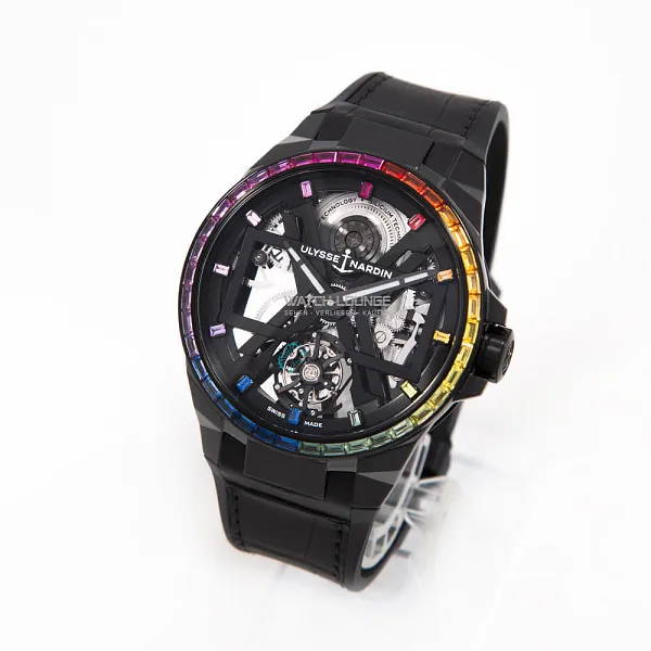 13006_watchlounge_lo.jpg