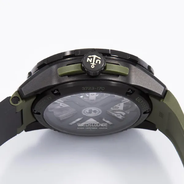 13018_watchlounge_lo.jpg
