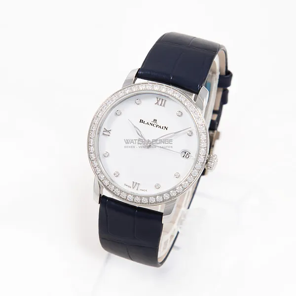 13220_watchlounge_lo.jpg