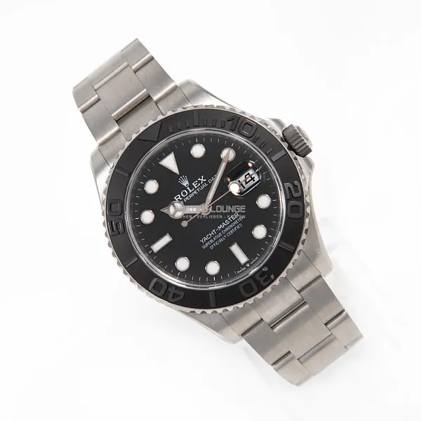 13333_watchlounge_lo.jpg
