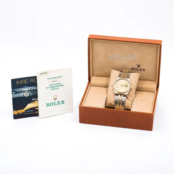 13699_watchlounge_lo.jpg