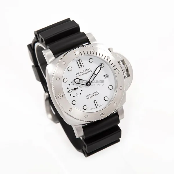 13789_watchlounge_lo.jpg