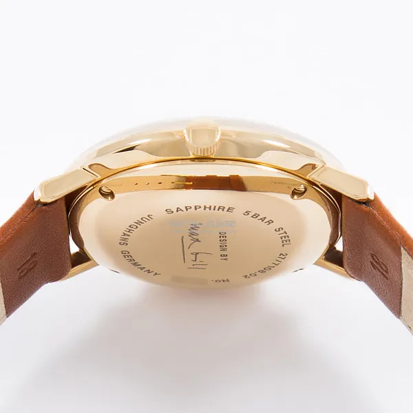 13911_watchlounge_lo.jpg