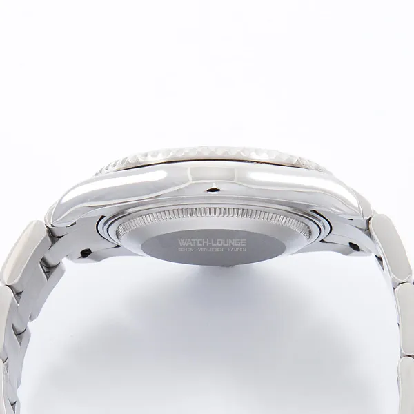 13998_watchlounge_lo.jpg