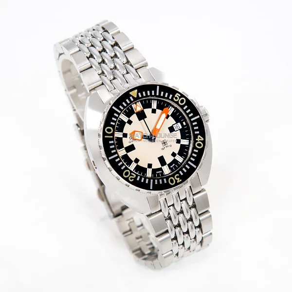 14121_watchlounge_lo.jpg