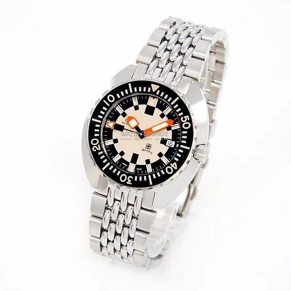14122_watchlounge_lo.jpg