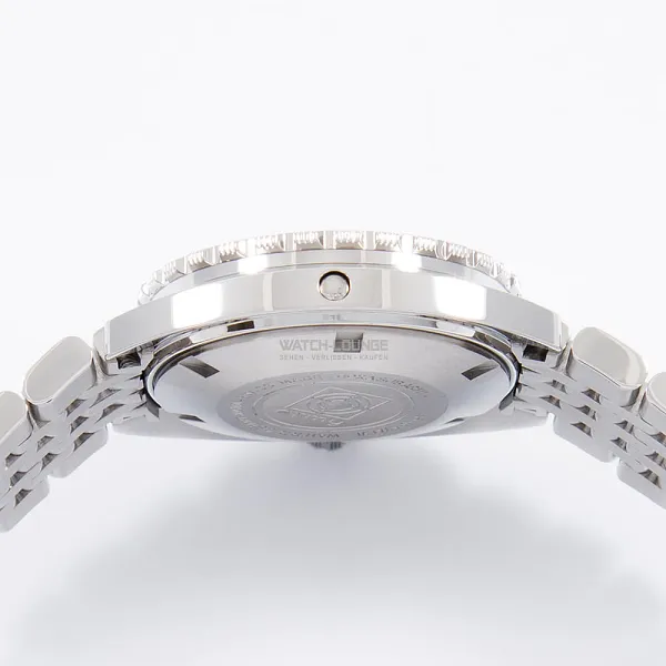 14124_watchlounge_lo.jpg