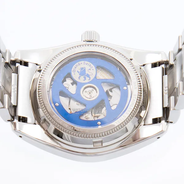 14297_watchlounge_lo.jpg