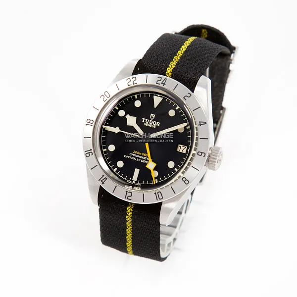 14306_watchlounge_lo.jpg