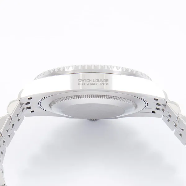 14427_watchlounge_lo.jpg