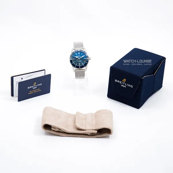 14559_watchlounge_lo.jpg