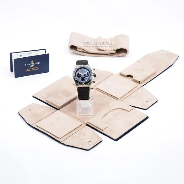 14572_watchlounge_lo.jpg